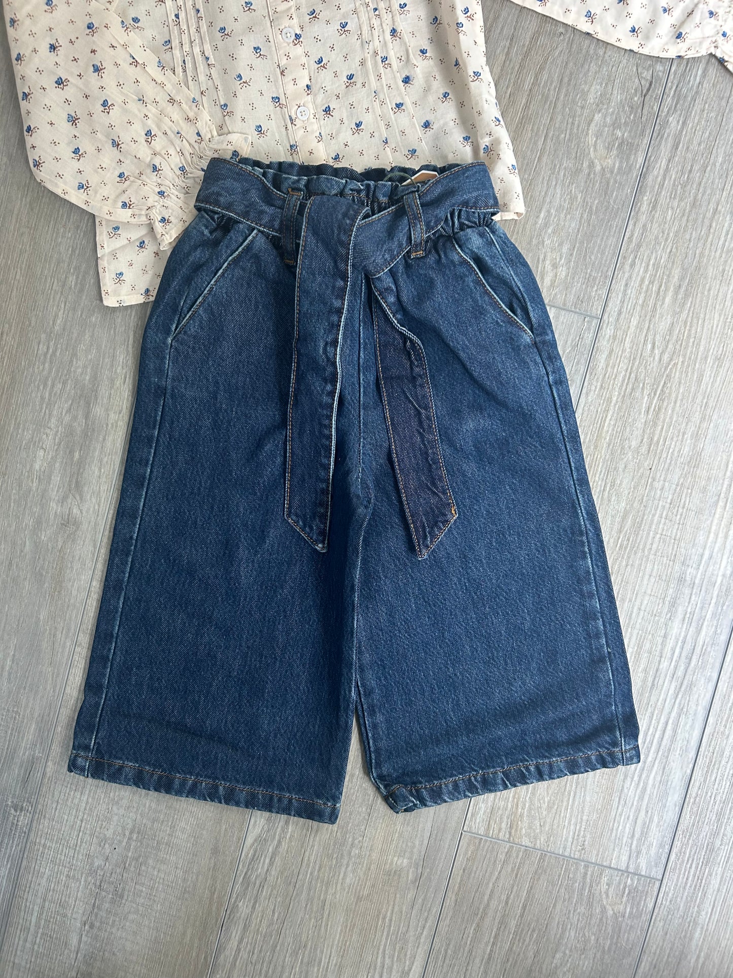 Belted jeans